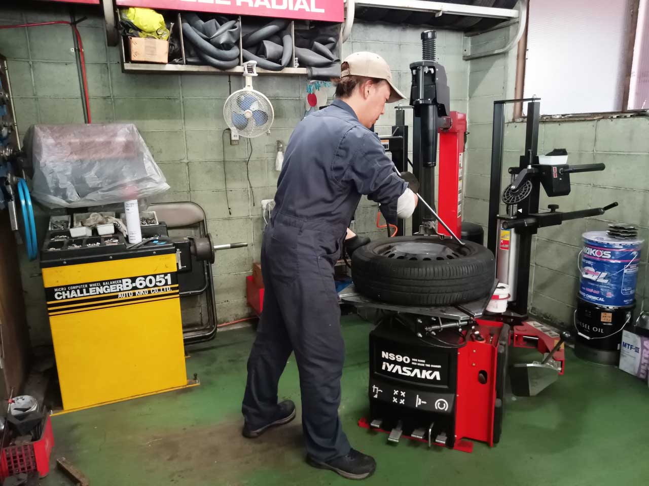 タイヤ組替作業